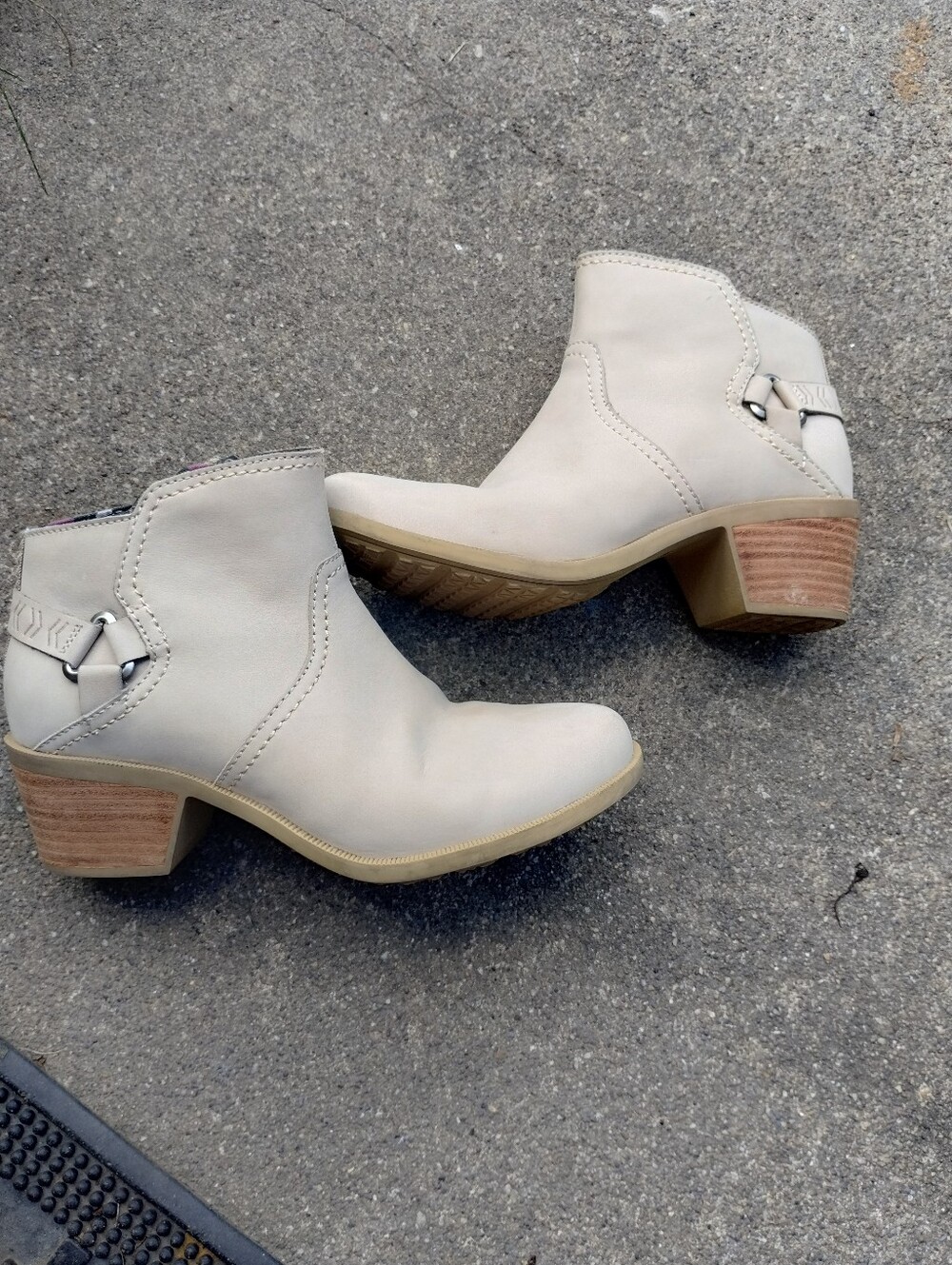 TEVA Foxy Leather ankle boots side zip taupe waterproof Size 7